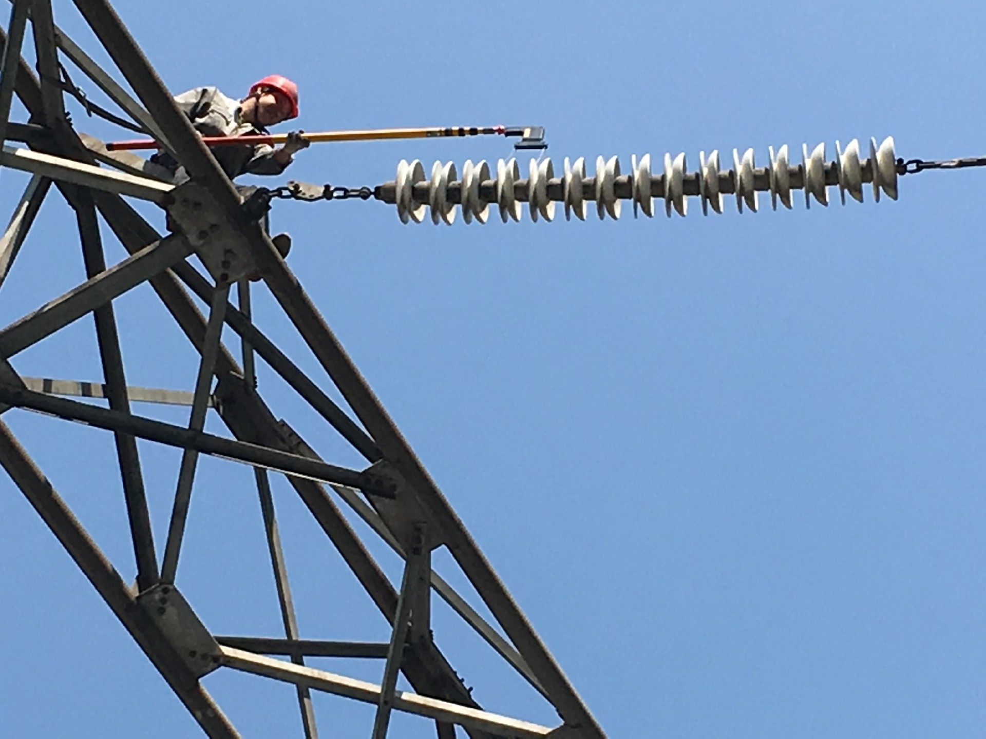 1691388134105507.jpg 海沃迪電氣絕緣子零值檢測現(xiàn)場